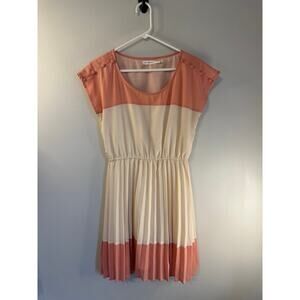 Blu Pepper Women's Large Peach and Cream Accordion Bottom Dress Capped Sleeves
